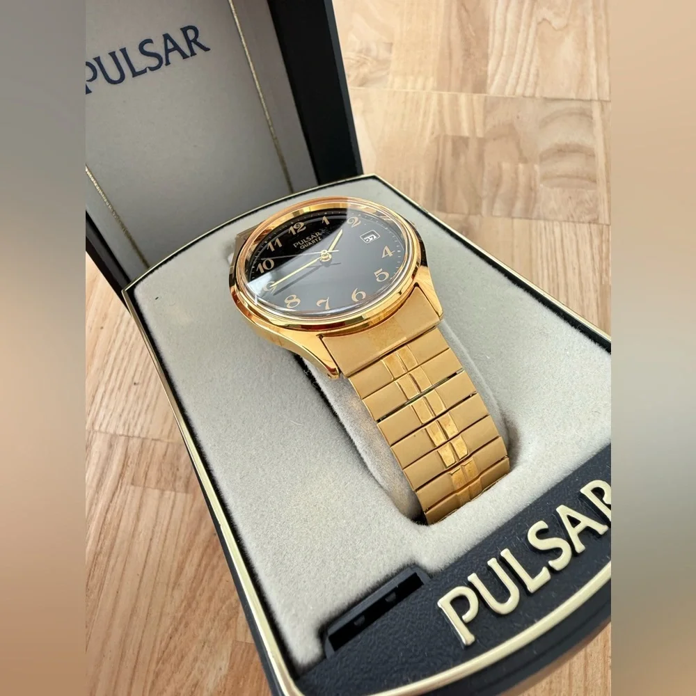 Vintage style pulsar men’s black dial gold tone watch NEW OLD STOCK